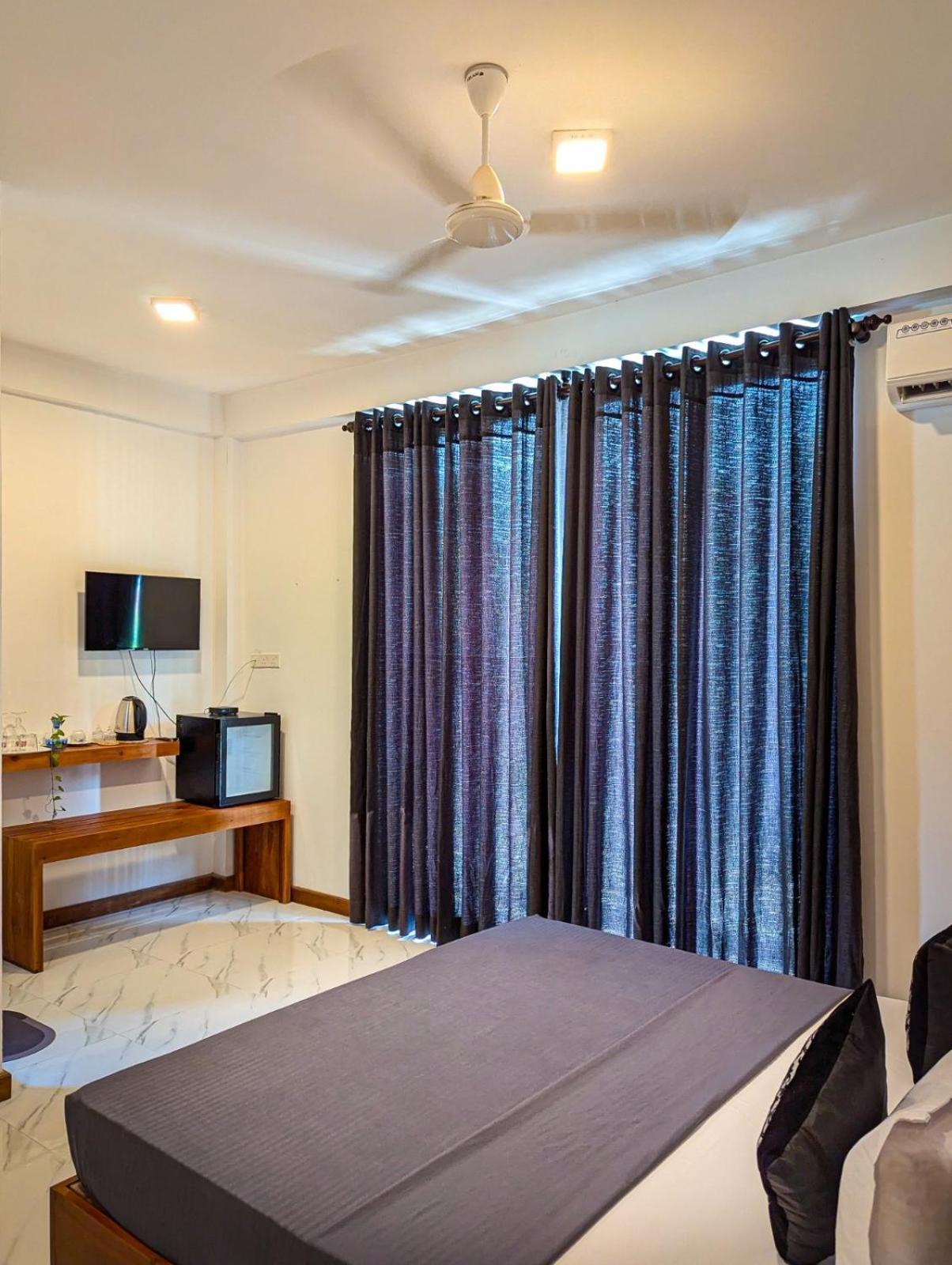 Airport Hotel By Cmb Apartments نيجومبو المظهر الخارجي الصورة